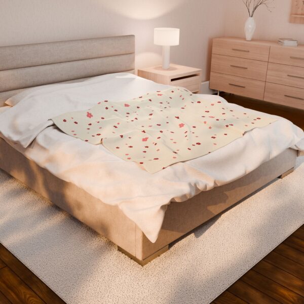 Betty Boop Collection - Soft Snuggly Throw Blanket - Image 4