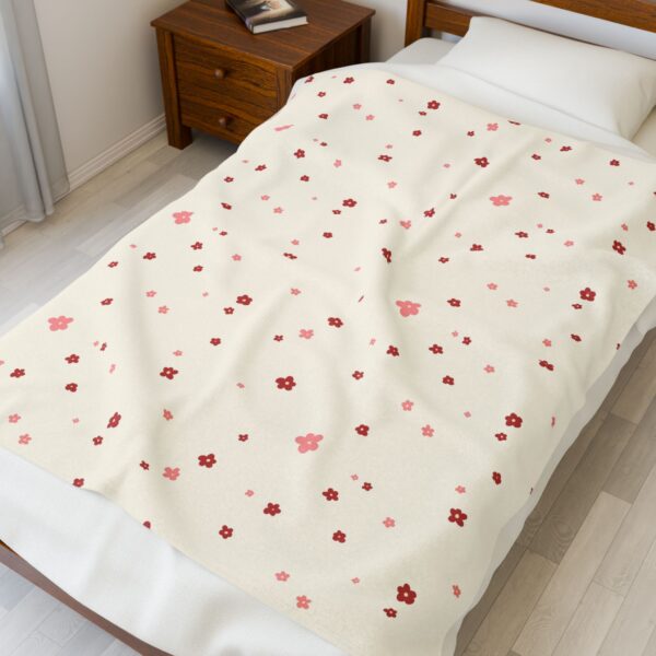 Betty Boop Collection - Soft Snuggly Throw Blanket - Image 3