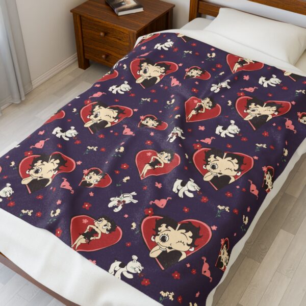 Betty Boop Collection - Soft Snuggly Throw Blanket - Image 3